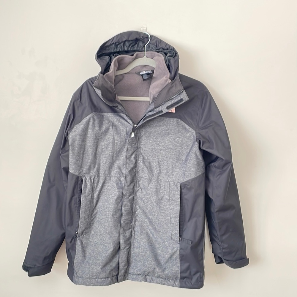 North Face boys XL 3-in-1 black and gray jacket excellent condition